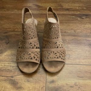11W Tan Wedge Shoes
